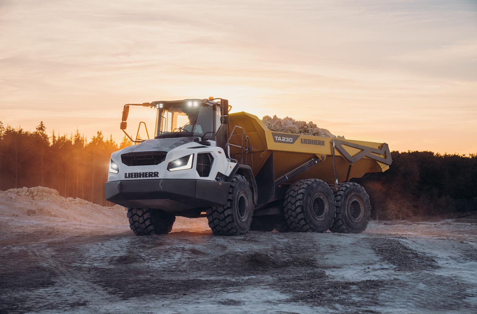 Tombereau Liebherr TA230 en carrière