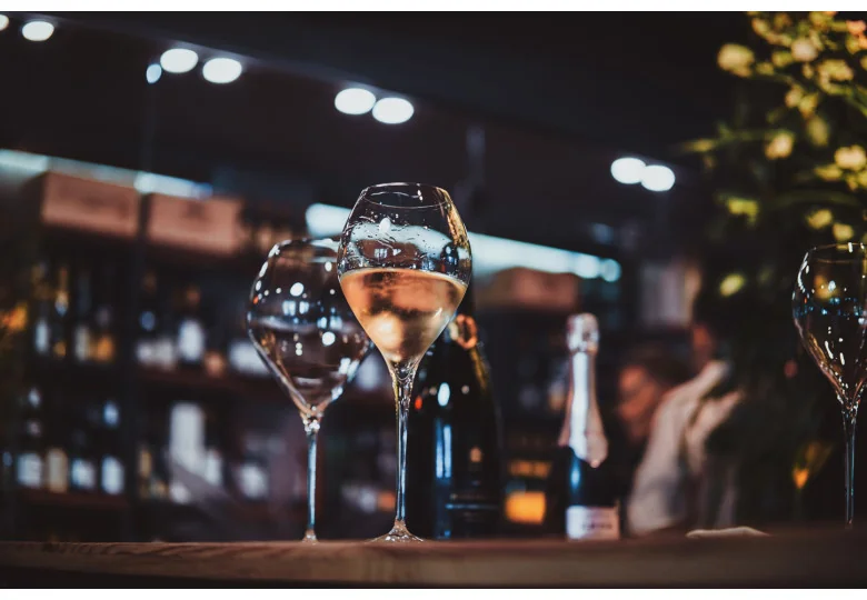 Assemblage de Champagne: Le Savoir-Faire Artisanal Expliqué