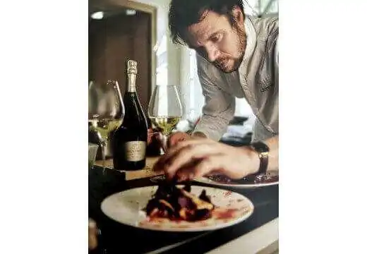 Les notes iodées du Champagne blanc de blancs s'accordent très bien à un plateau de fruits de mer. notamment des huîtres.